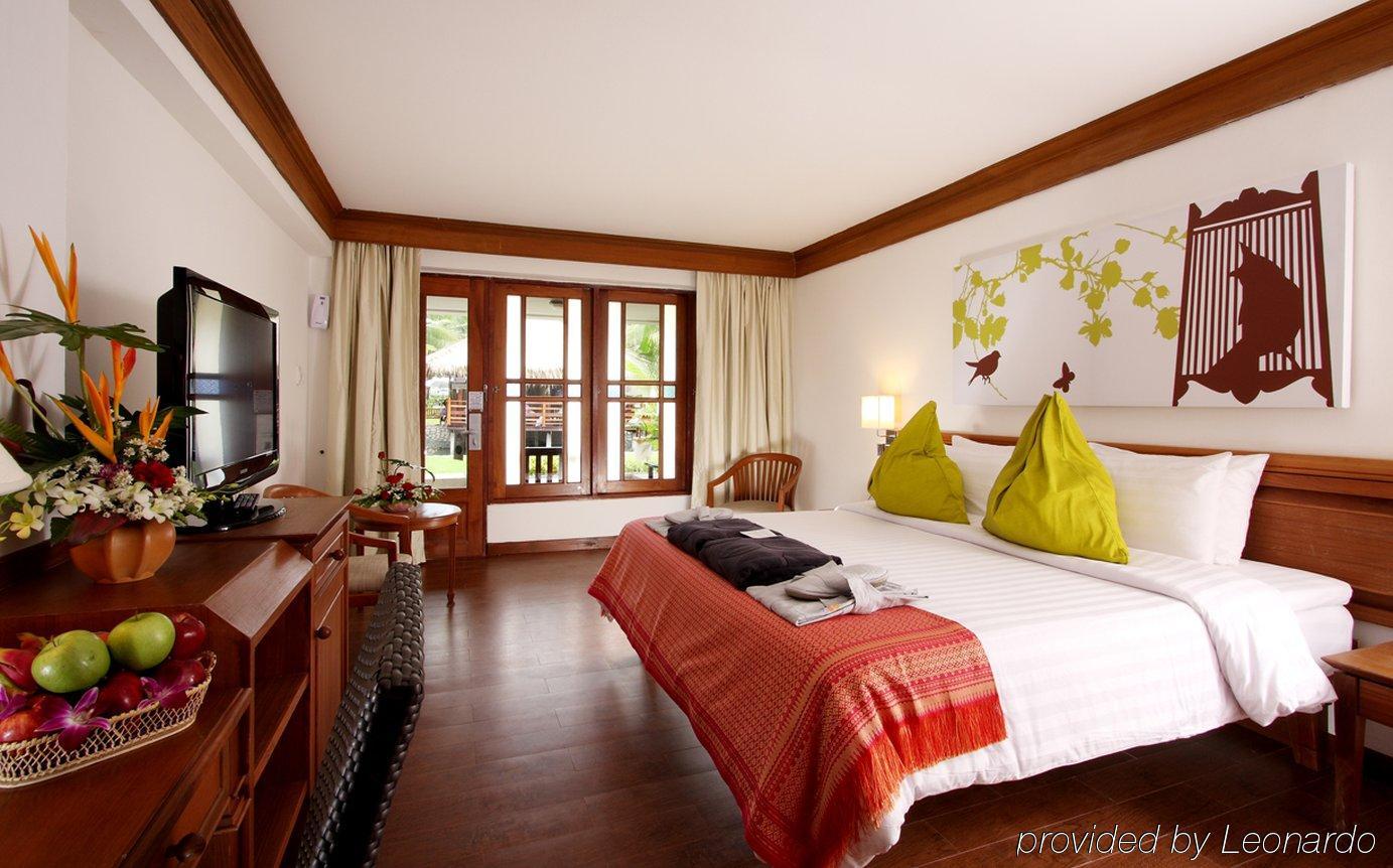 Kamala Beach Inn Phuket Buitenkant foto