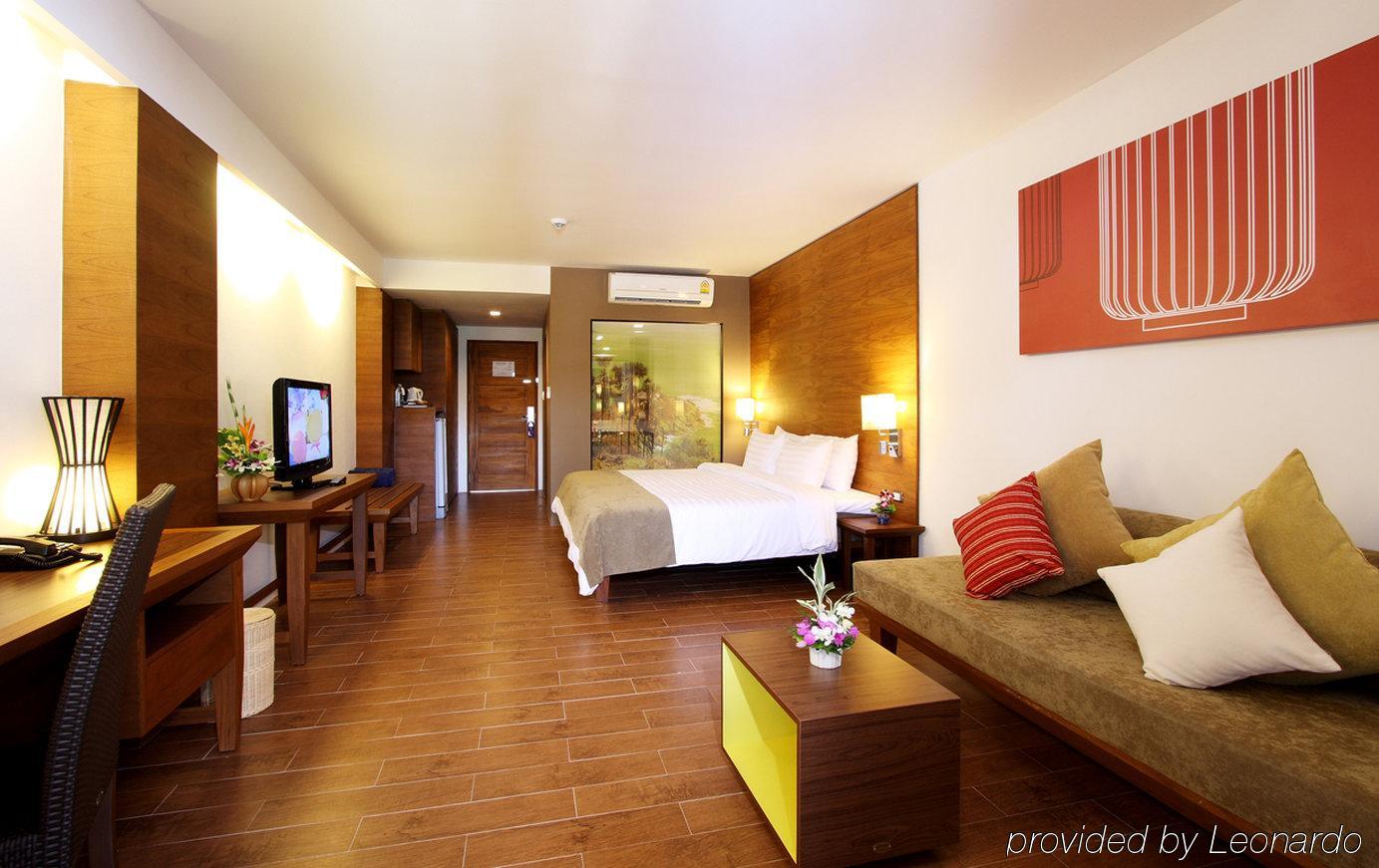 Kamala Beach Inn Phuket Buitenkant foto