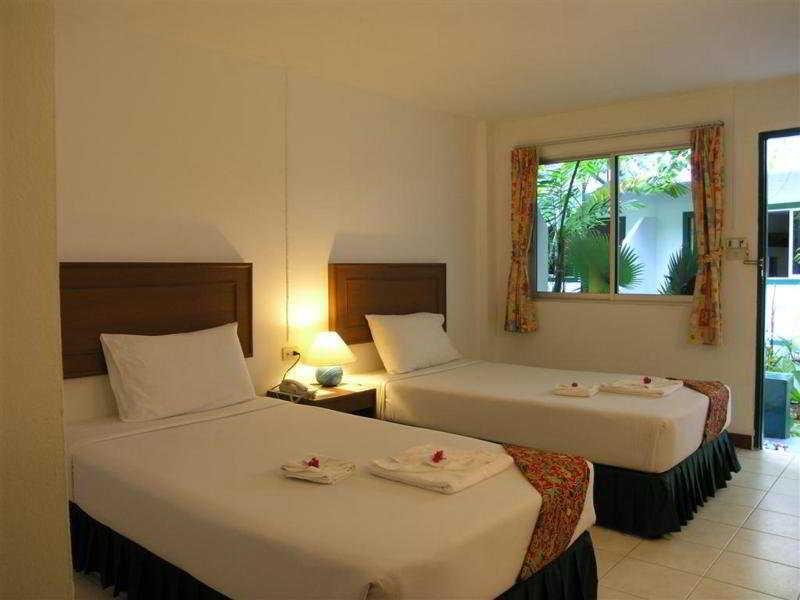 Kamala Beach Inn Phuket Buitenkant foto
