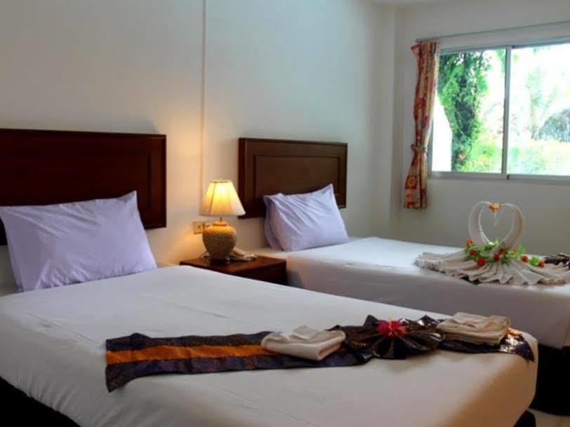 Kamala Beach Inn Phuket Buitenkant foto