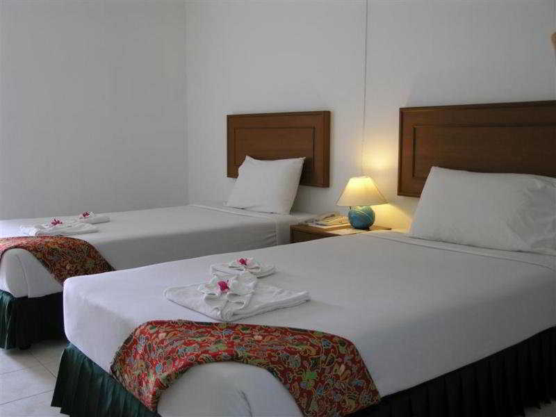 Kamala Beach Inn Phuket Buitenkant foto
